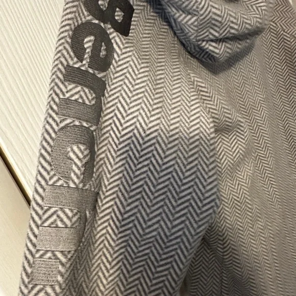 Sold - Picture 4 of 6